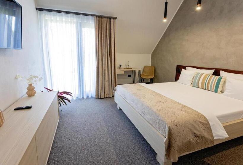 四人标准间, Complex Acom