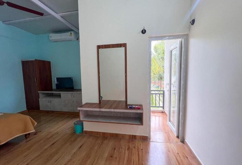 غرفة قياسية مطلّة علي حمام السباحة, Gandhada Goodu Retreat