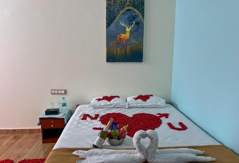 غرفة قياسية مطلّة علي حمام السباحة, Gandhada Goodu Retreat