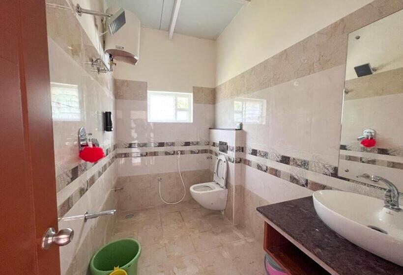 غرفة قياسية مطلّة علي حمام السباحة, Gandhada Goodu Retreat