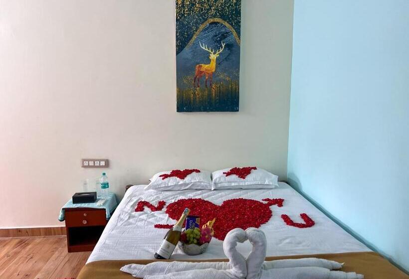 غرفة قياسية مطلّة علي حمام السباحة, Gandhada Goodu Retreat