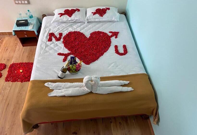 غرفة قياسية مطلّة علي حمام السباحة, Gandhada Goodu Retreat