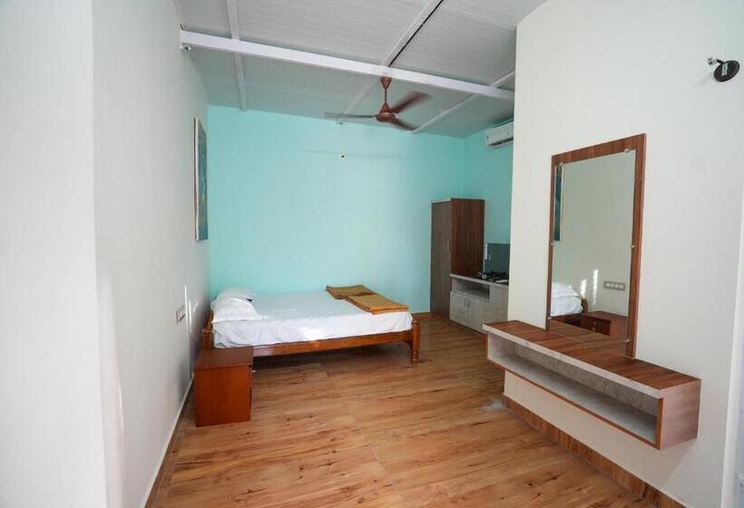 غرفة قياسية مطلّة علي حمام السباحة, Gandhada Goodu Retreat