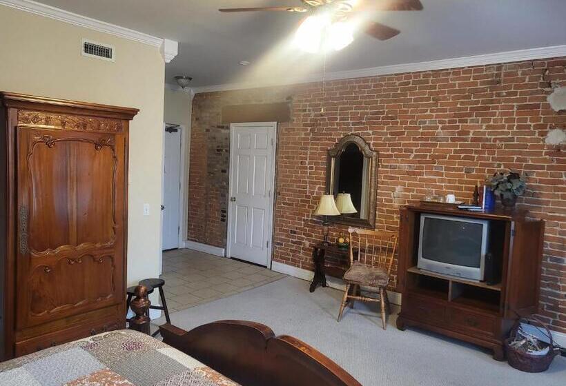 غرفة قياسية سرير كينج لذوى الإحتياجات الخاصة, The Eagle S Nest Inn