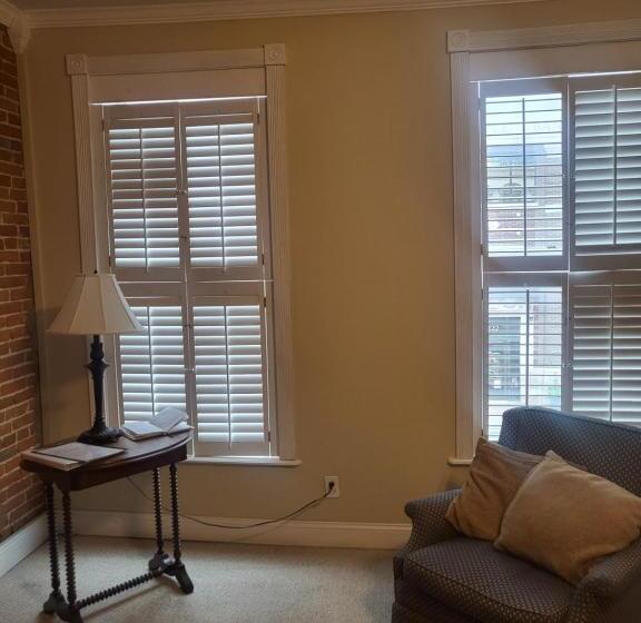 غرفة قياسية سرير كينج لذوى الإحتياجات الخاصة, The Eagle S Nest Inn