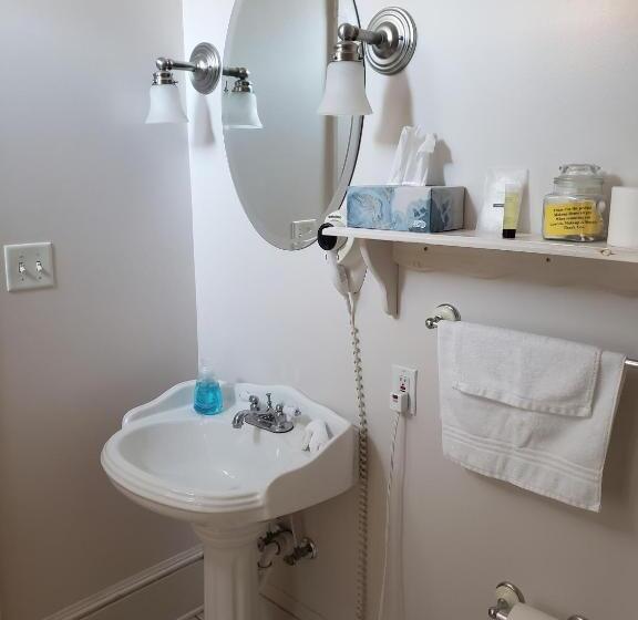 غرفة قياسية مزوَّدة بجاكوزي, The Eagle S Nest Inn