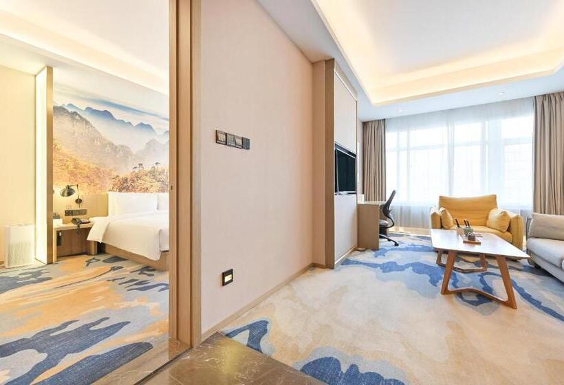 Люкс, Atour Hotel Railway Station Dalian