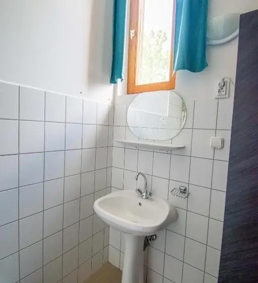 バス共有のスタンダードルーム, Beach Hostel Balatonboglár