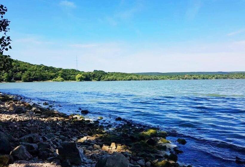 1 Sovrums Lägenhet, Kincsesbánya