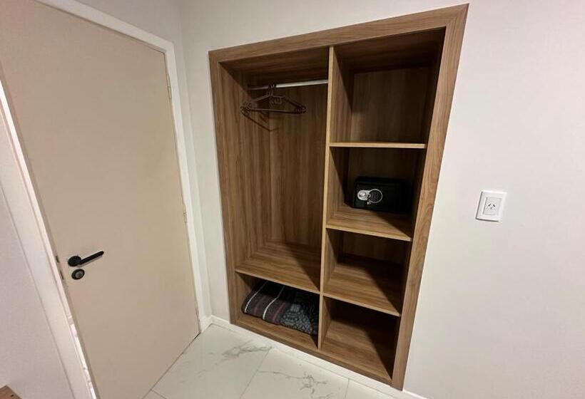 غرفة قياسية رباعية, Bermudas