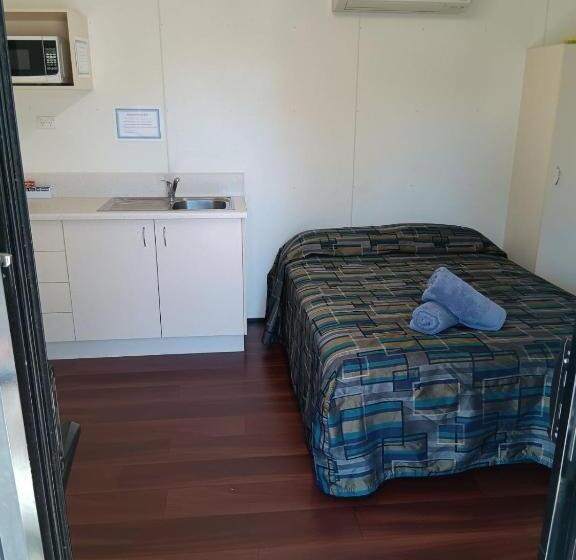 استودیوی استاندارد, Mt Isa Caravan Park