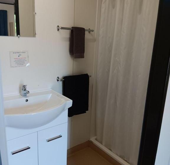 스탠다드 스튜디오, Mt Isa Caravan Park