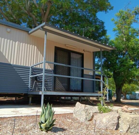 استودیوی استاندارد, Mt Isa Caravan Park