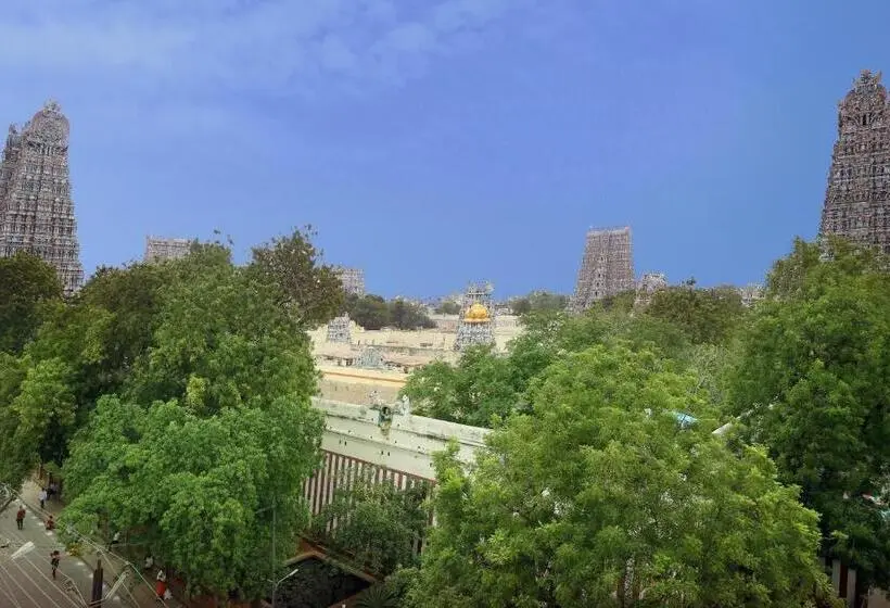 Deluxe-huone, Sabareesh Plaza