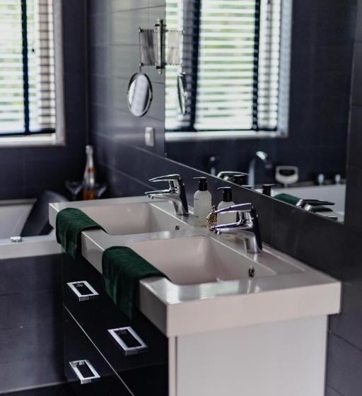 سوییت لوکس, Kerkstraat Residence