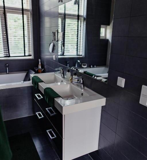 سوییت لوکس, Kerkstraat Residence