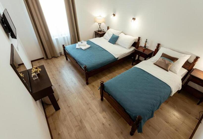 سوئیت جونیور با تراس, Konak Vuk