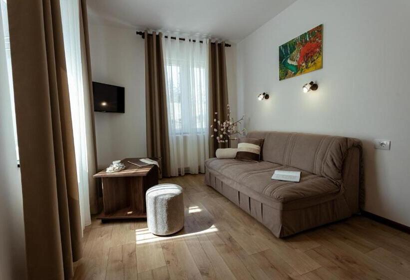 سوئیت جونیور با تراس, Konak Vuk