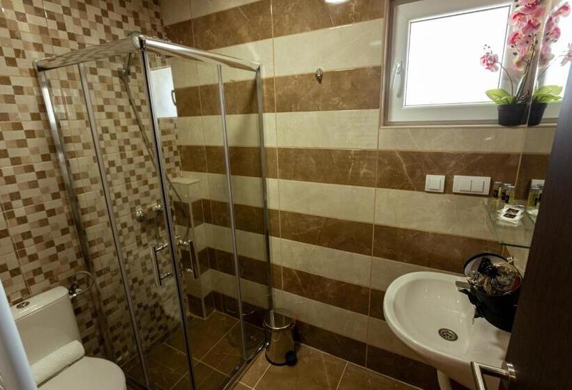 Standard Triple Room with Terrace, Konak Vuk