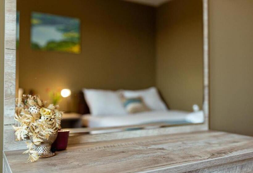 Standard Triple Room with Terrace, Konak Vuk