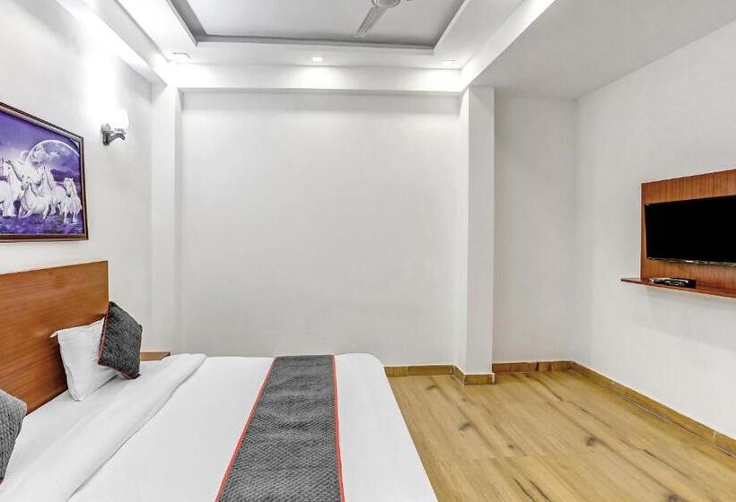 Трехместный Номер Классика, Oyo Hotel Hind