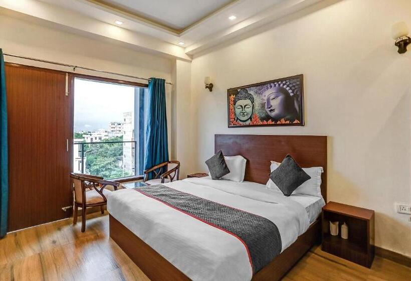 Трехместный Номер Классика, Oyo Hotel Hind