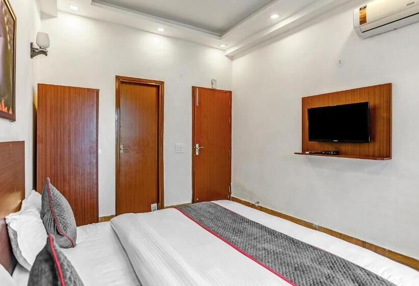 Трехместный Номер Классика, Oyo Hotel Hind