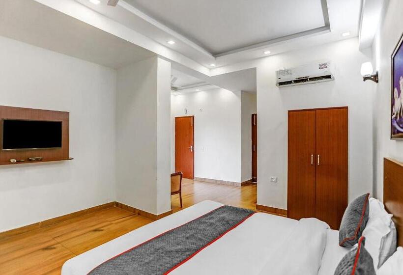 Трехместный Номер Классика, Oyo Hotel Hind