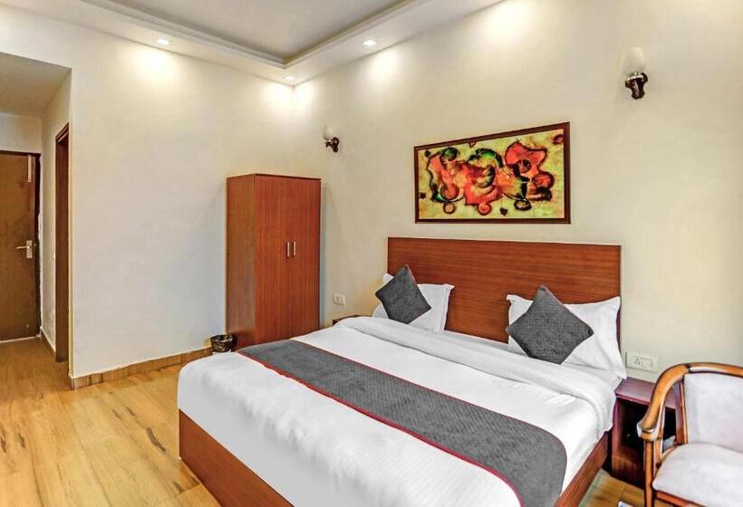 Трехместный Номер Классика, Oyo Hotel Hind