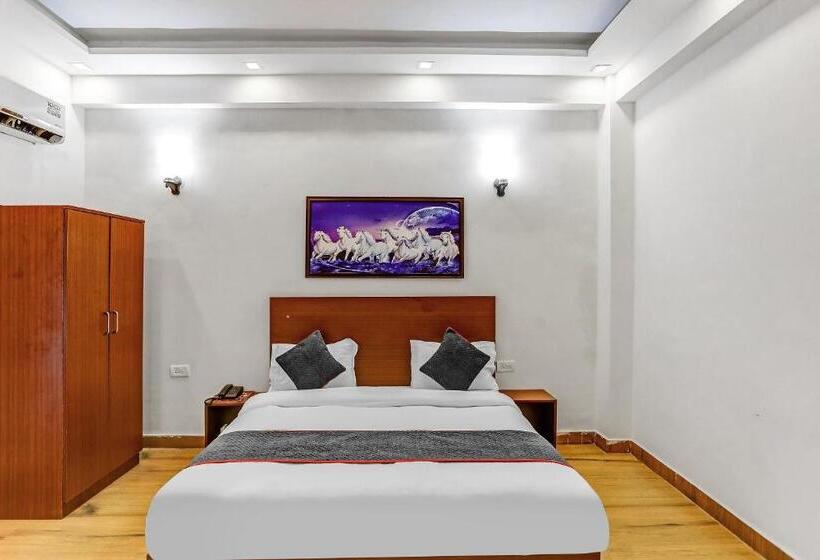 Трехместный Номер Классика, Oyo Hotel Hind