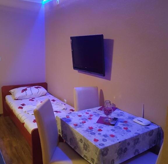 اتاق لوکس چهار تخته, Apartmani Kadunić