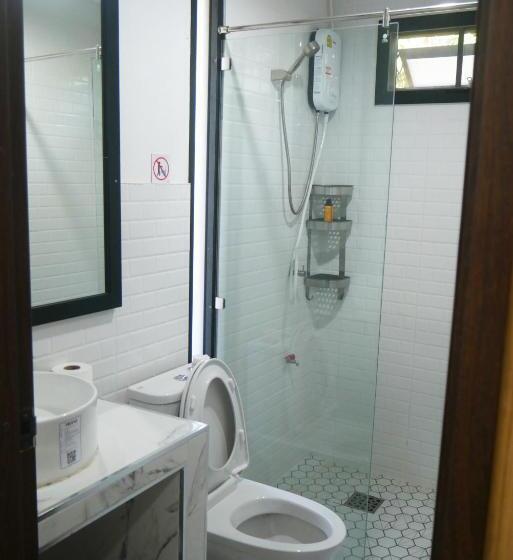 בקתה סטנדרטית, Big Elk Steak House   Homestay