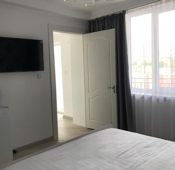 اتاق لوکس چهار تخته, Guest House “aura”