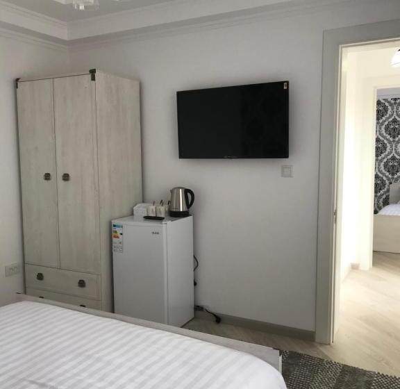 اتاق لوکس چهار تخته, Guest House “aura”