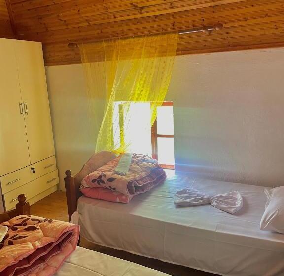 Basic Kolmen Hengen Huone, Guesthouse Lokthi