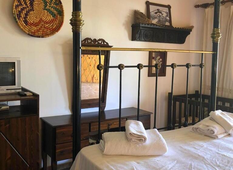 スタンダードルーム, Nitovikla Hotel & Cave Restaurant & Pool An Authentic Local Experience !