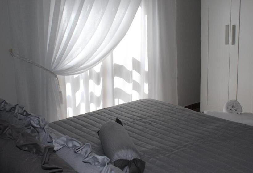 اتاق استاندارد, Sunny Rooms