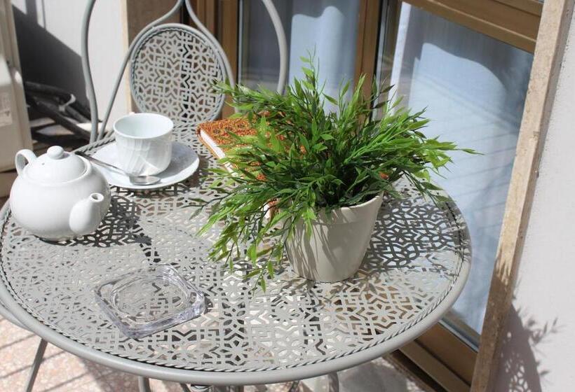 اتاق استاندارد با بالکن, Sunny Rooms