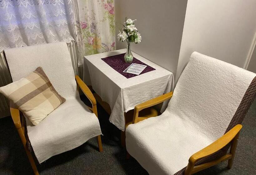 غرفة قياسية ثلاثية, Pension Krupka 443   Ski Herlikovice A Bubákov