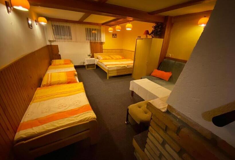 חדר סטנדרט לארבעה, Pension Krupka 443   Ski Herlikovice A Bubákov