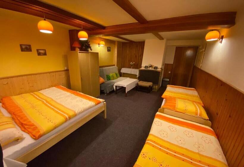غرفة قياسية رباعية, Pension Krupka 443   Ski Herlikovice A Bubákov