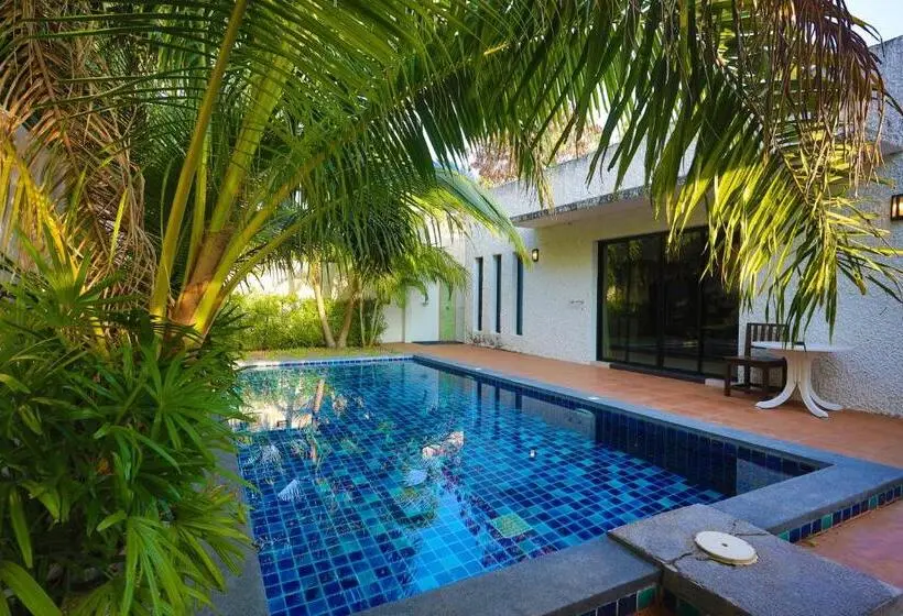 デラックストリプルルーム, 3z Pool Villa And
