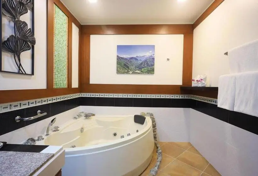 デラックストリプルルーム, 3z Pool Villa And