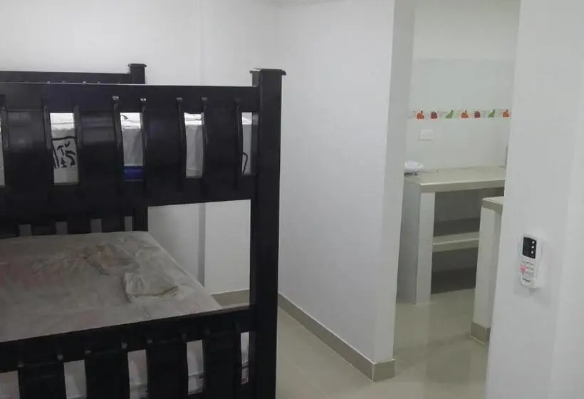 スタンダード４人部屋, Bull Shark