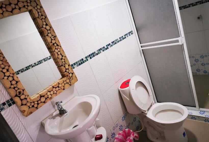 חדר סטנדרט לארבעה, Bull Shark