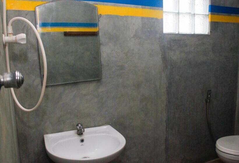 베이직 3인 룸, Shantha Surf Villa