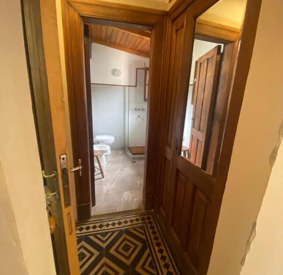 バス共有のスタンダードルーム, B&b La Casa Del Padre Leclef