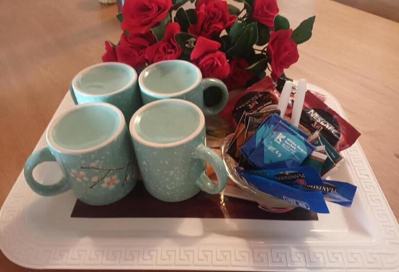 Семейный Номер, Lovely Flowers In Mount Lavinia