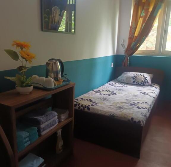 Номер Стандарт Трехместный, Lovely Flowers In Mount Lavinia