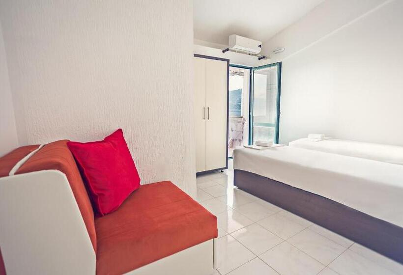 اتاق راحتی سه تخته, David Apartments And Rooms